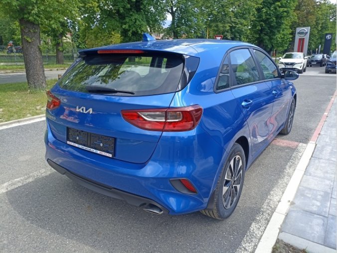 Kia Ceed, 1,5 T-GDi GPF 7DCT SPIN, barva modrá