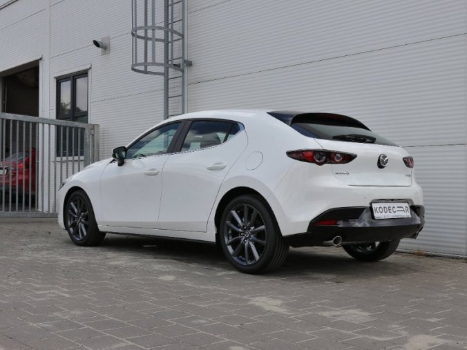 Mazda 3, Skyaktiv G122 MAN Plus, barva bílá