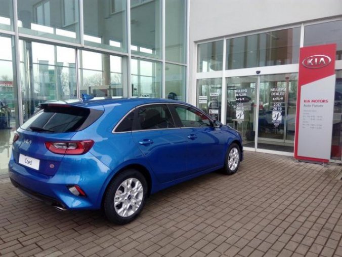 Kia Ceed, 5HB1,5 T-GDI Exclusive 7DCT, barva modrá