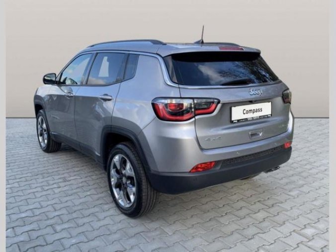 Jeep Compass, Limited 1.4 MultiAir 170k AWD, barva stříbrná