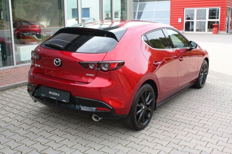 Mazda 3, SKYACTIV-X, barva červená