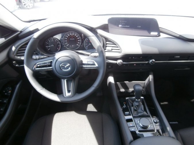 Mazda 3, Skyactiv G122, barva bílá