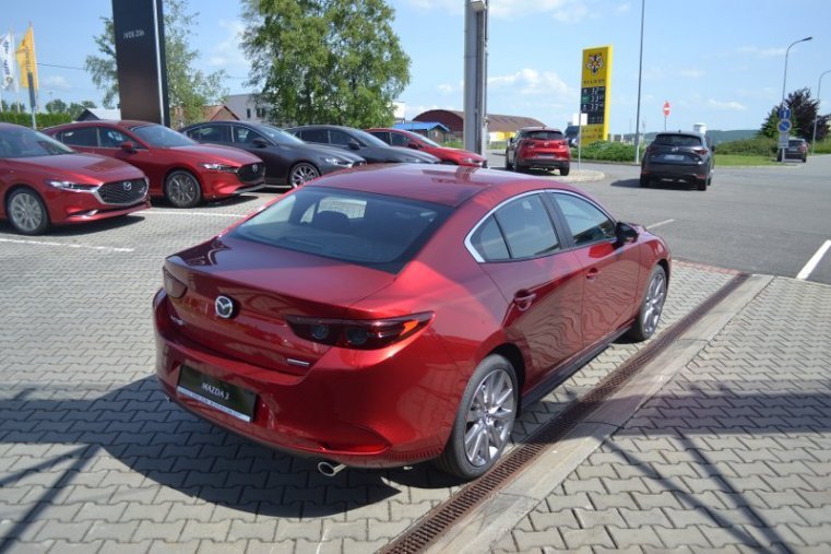 Mazda 3, Skyactiv G122, barva červená