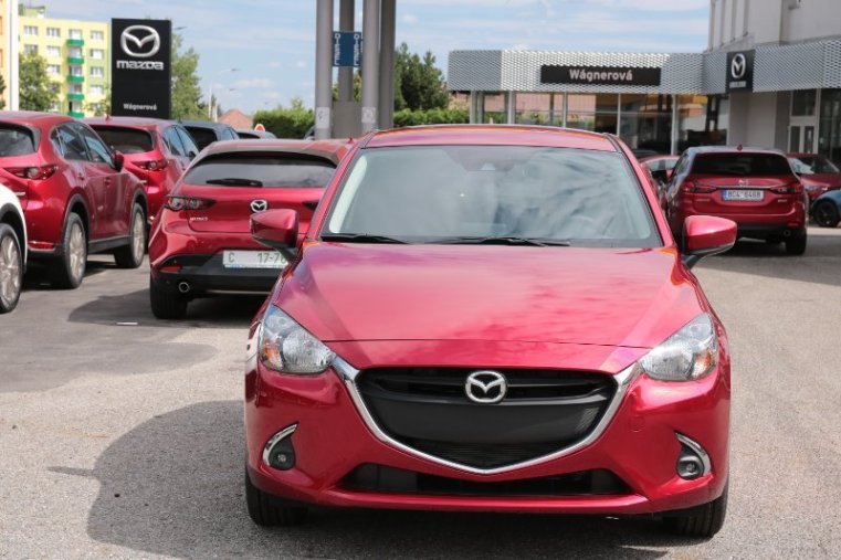 Mazda 2, 1,5G 90k, barva červená