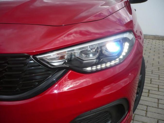 Fiat Tipo, SW 1.4 95k Street Italia, barva červená