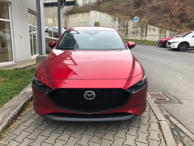 Mazda 3, X 180K, barva červená