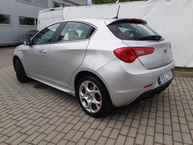 Alfa Romeo Giulietta, 1.4TBi 120PS Ti, barva stříbrná