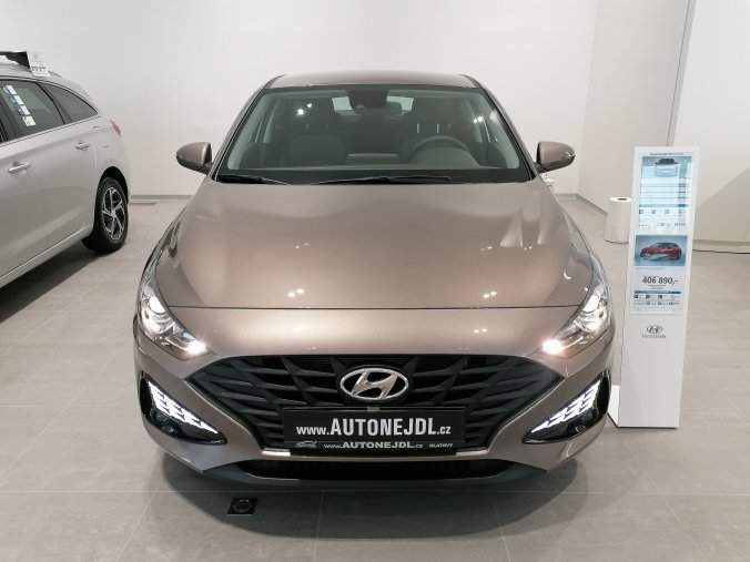 Hyundai i30, 1,0 T-GDI 88 kW (95 NAT) 6 st. man, barva bronzová