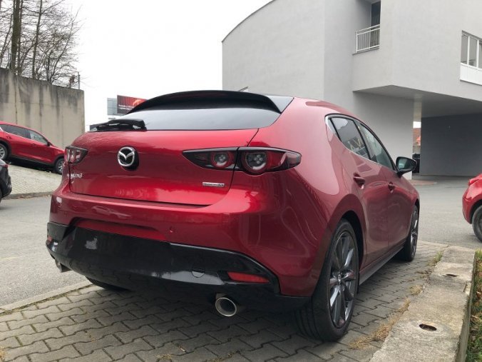 Mazda 3, X 180K, barva červená