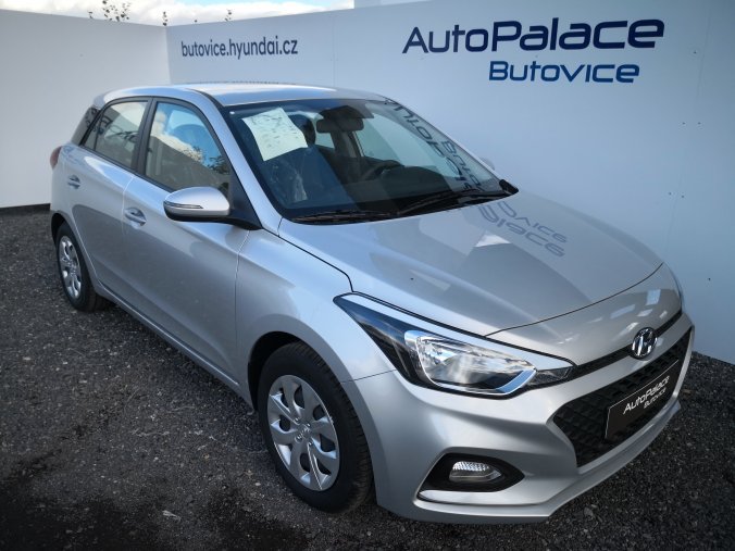 Hyundai i20, 1,25i 55 kW (95 NAT) 5 st. man, barva stříbrná