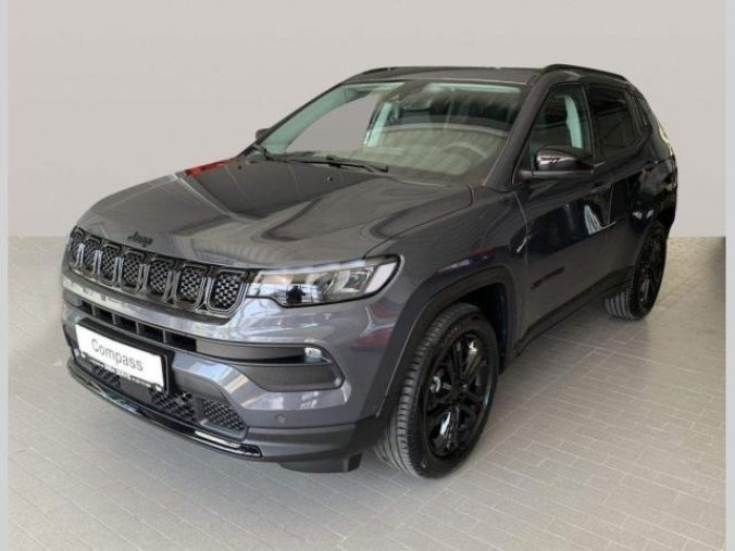 Jeep Compass, Night Eagle 1.3 Turbo GSE 130k, barva šedá