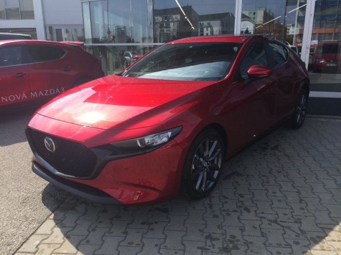 Mazda 3, Skyactiv 2,0i 90kW 122k, barva červená