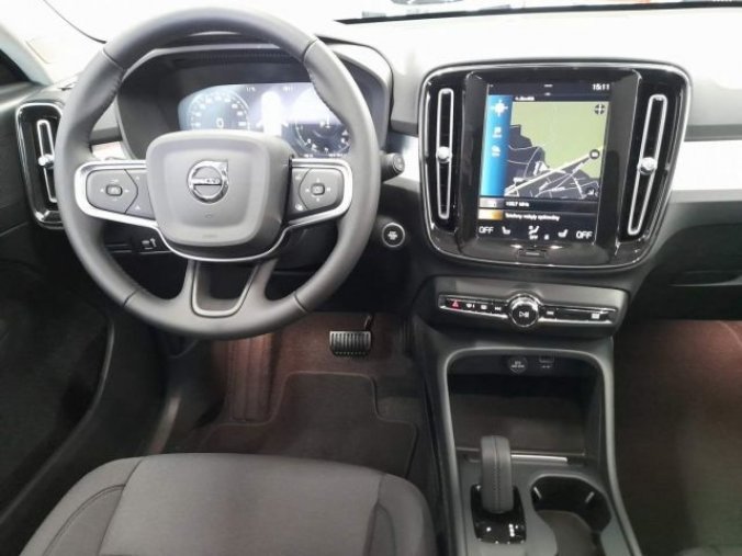 Volvo XC40, T3 1.5L 163 HP MOMENTUM PRO AT, barva šedá