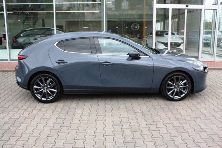 Mazda 3, SKYACTIV-G, barva šedá