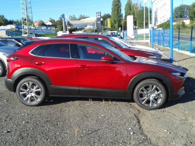 Mazda CX-30, 2,0i, barva červená