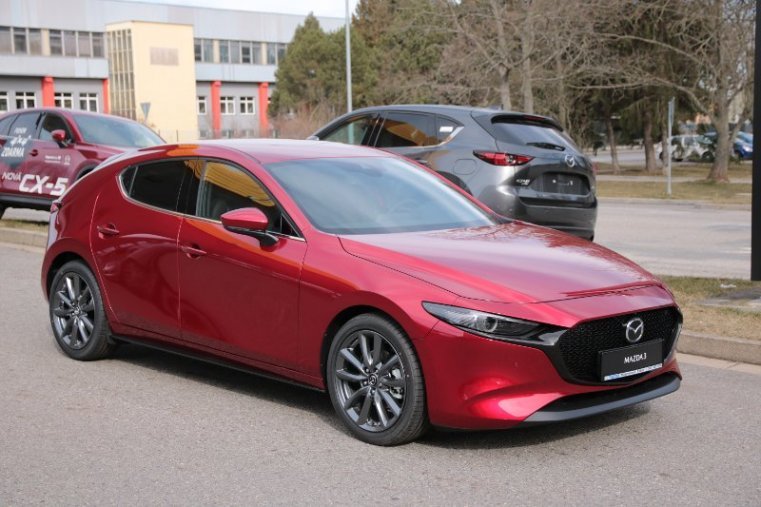 Mazda 3, 2,0 Skyactiv-X180k, barva červená