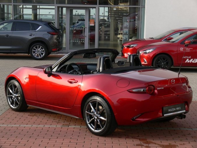 Mazda MX-5, 2.0 Skyactiv G184 + NAVI, barva červená