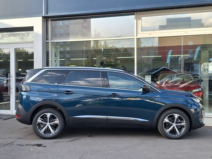 Peugeot 5008, Peugeot 5008 GT 1.5 BHDi 130k EAT8, barva modrá