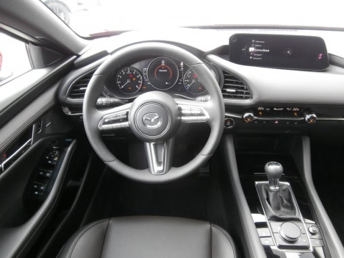 Mazda 3, Skyactiv G122, barva červená