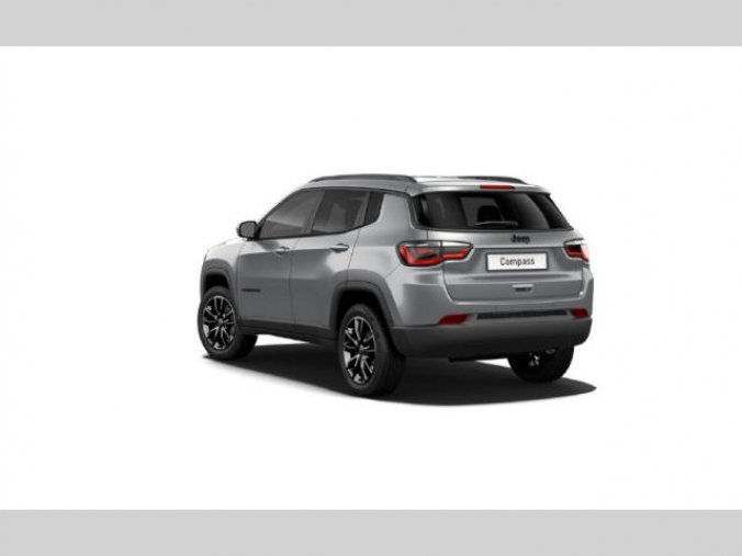 Jeep Compass, 1.3 130 PS NIGHT EAGLE skladem, barva stříbrná