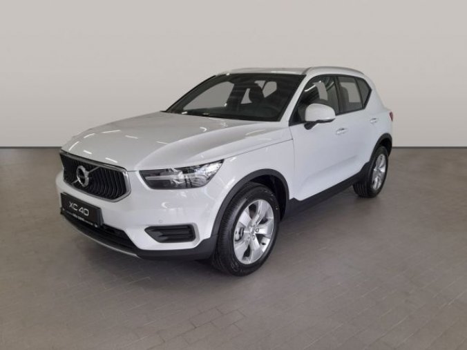 Volvo XC40, T3 1.5L 163 HP MOMENTUM AT8 FW, barva bílá