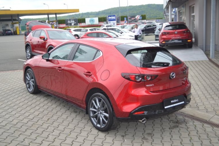 Mazda 3, Skyactiv G122, barva červená