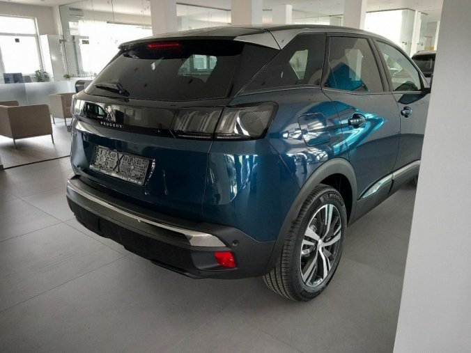 Peugeot 3008, Peugeot 3008 Allure Pack BlueHDI 130 S&, barva modrá