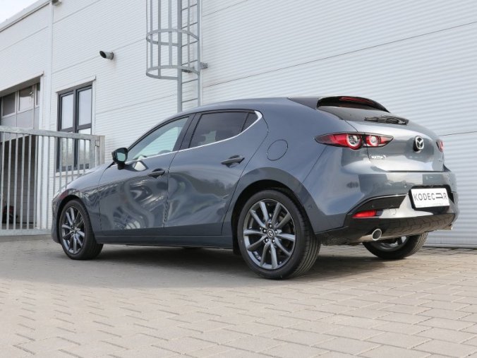 Mazda 3, Skyaktiv G122 PLUS /Safety/Sound/Style/Luxury, barva šedá