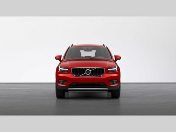 Volvo XC40, T3 1.5L 163 HP MOMENTUM PRO AT, barva červená