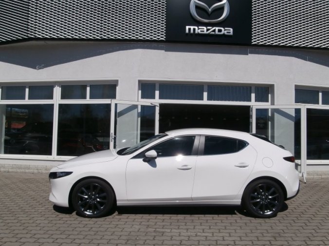 Mazda 3, Skyactiv G122, barva bílá