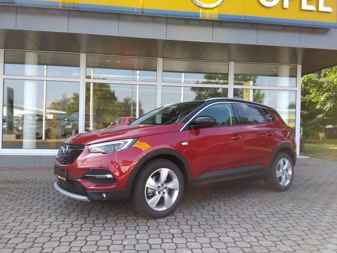 Opel Grandland X, Ultimate 1,2 TURBO 96kW MT6, barva vínová