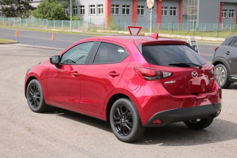 Mazda 2, 1,5G 90k, barva červená