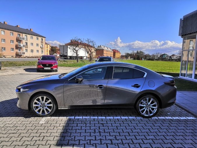 Mazda 3, 2,0 Sky-X 132kW/180k, barva šedá