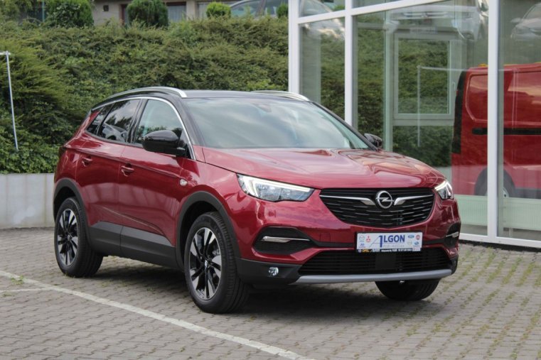 Opel Grandland X, Design Line 1,2 Turbo 96kW AT8, barva červená