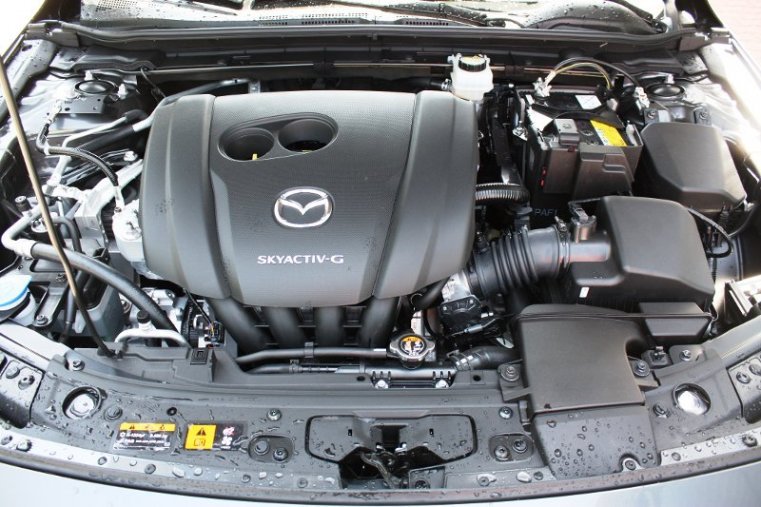 Mazda 3, SKYACTIV-G, barva šedá