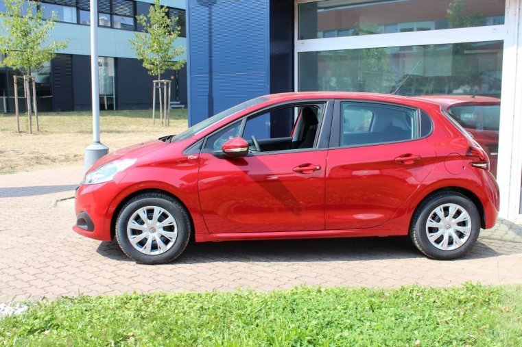 Peugeot 208, 5DV. ACTIVE 1.5 BlueHDi 100K, barva červená