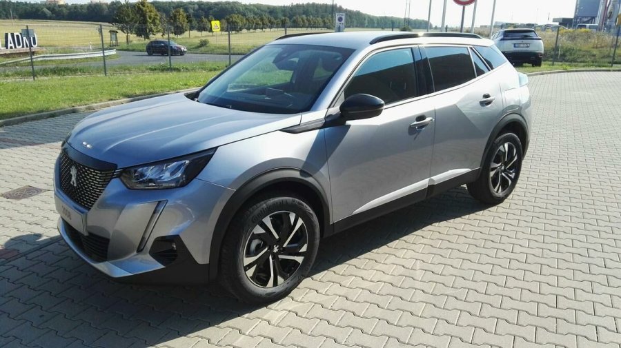 Peugeot 2008, Peugeot 2008 ALLURE PACK 1.2i 130k AUT8 NAV, barva stříbrná