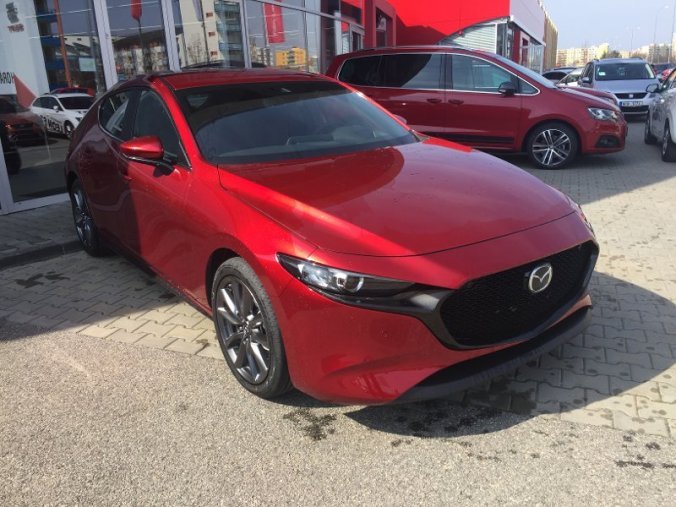 Mazda 3, Skyactiv 2,0i 90kW 122k, barva červená