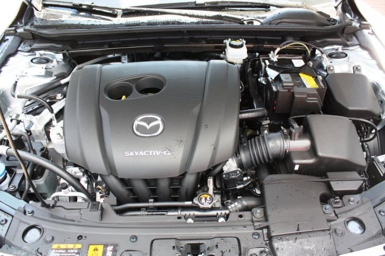 Mazda 3, SKYACTIV-G, barva stříbrná