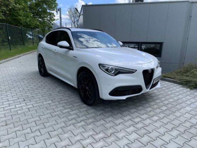 Alfa Romeo Stelvio, 2.0 Turbo 280k Q4 VELOCE, barva bílá