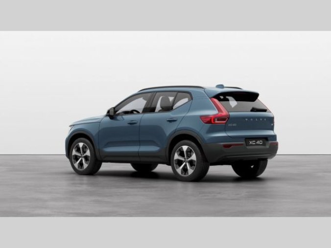 Volvo XC40, B4 2.0L 197+14 HP AT7 FWD Ultr, barva modrá