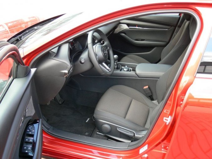 Mazda 3, 2.0 Skyactiv G122, barva červená