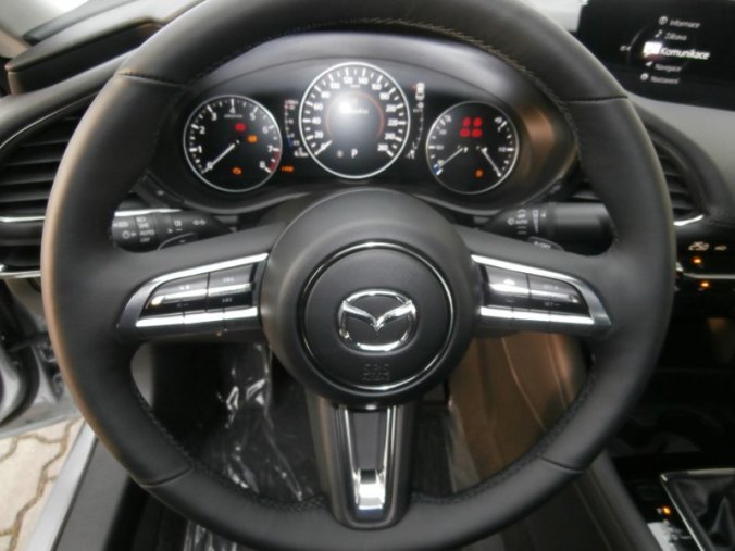 Mazda 3, Skyactiv GT 180, barva stříbrná