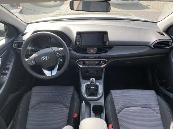 Hyundai i30, 1,5i 81 kW MT, barva šedá