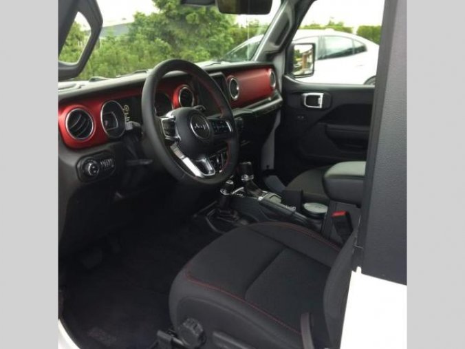 Jeep Wrangler, 2.2 CRD Rubicon 8ATX, barva bílá