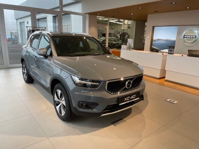 Volvo XC40, SUV, MOMENTUM PRO SUV 2,0 B4 Mild-Hybrid, barva šedá