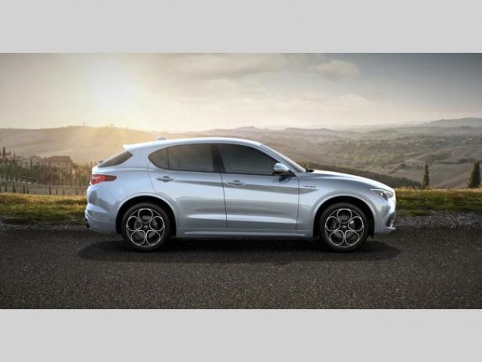 Alfa Romeo Stelvio, Veloce 4x4 2,0 280PS,nový mod., barva stříbrná