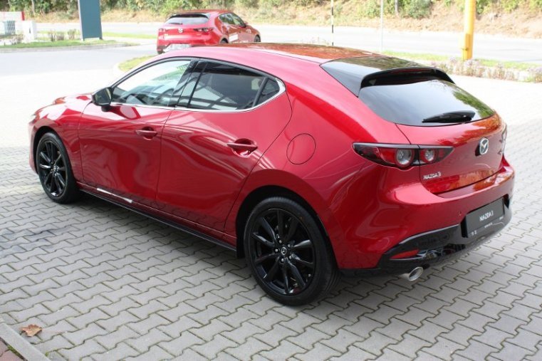 Mazda 3, SKYACTIV-X, barva červená