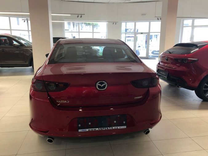 Mazda 3, 2.0i G 122K, barva červená