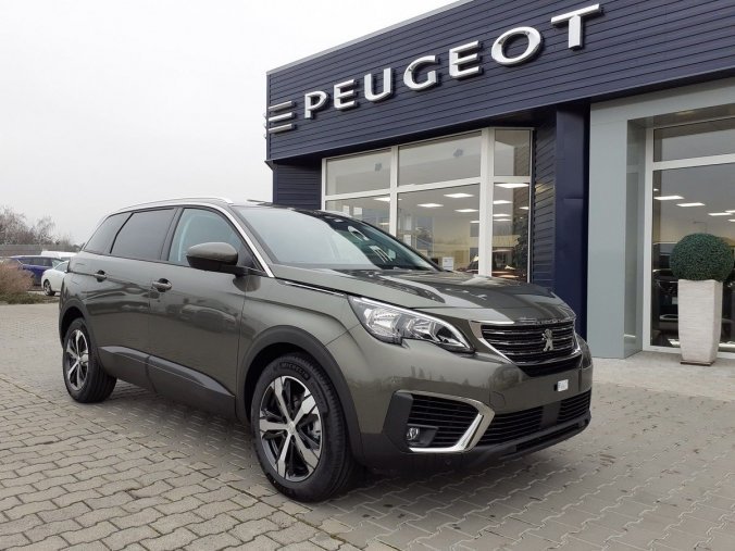 Peugeot 5008, Active 1,2 Pure Tech 130k, barva zelená